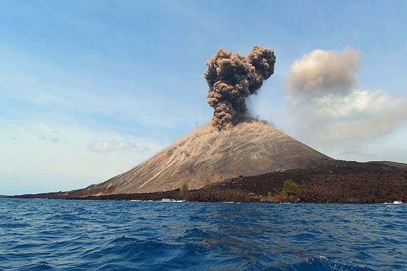Gunung Anak Krakatau Erupsi, Empat Bandara Ditutup Sementara Akibat Abu Vulkanik